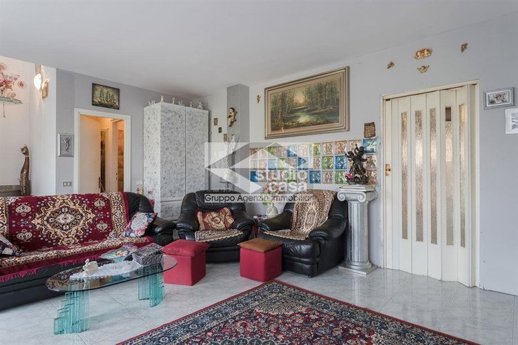 VILLA INDIPENDENTE CON AMPIO GIARDINO A VERDELLO Verdello