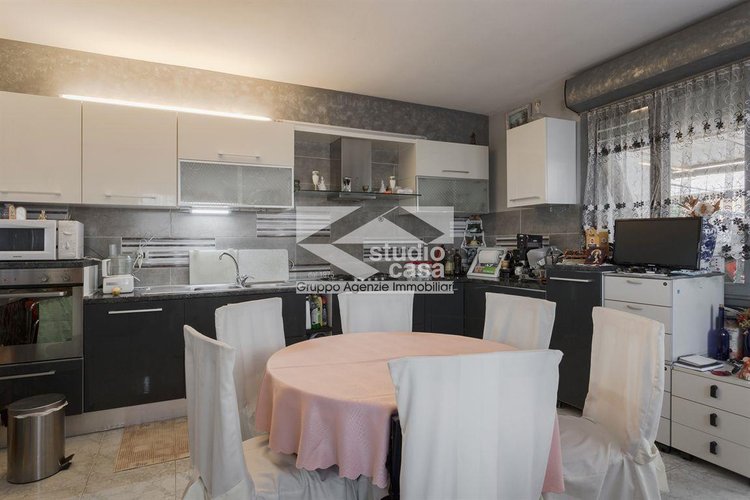 VILLA INDIPENDENTE CON AMPIO GIARDINO A VERDELLO Verdello