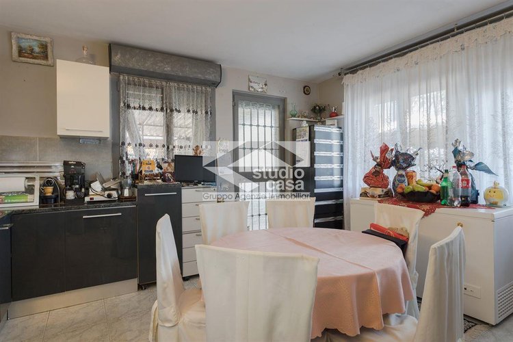 VILLA INDIPENDENTE CON AMPIO GIARDINO A VERDELLO Verdello