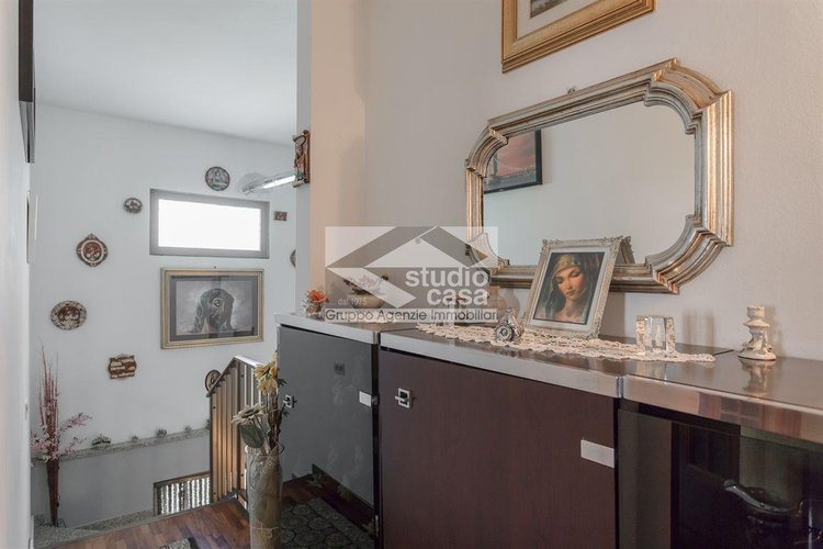 VILLA INDIPENDENTE CON AMPIO GIARDINO A VERDELLO Verdello