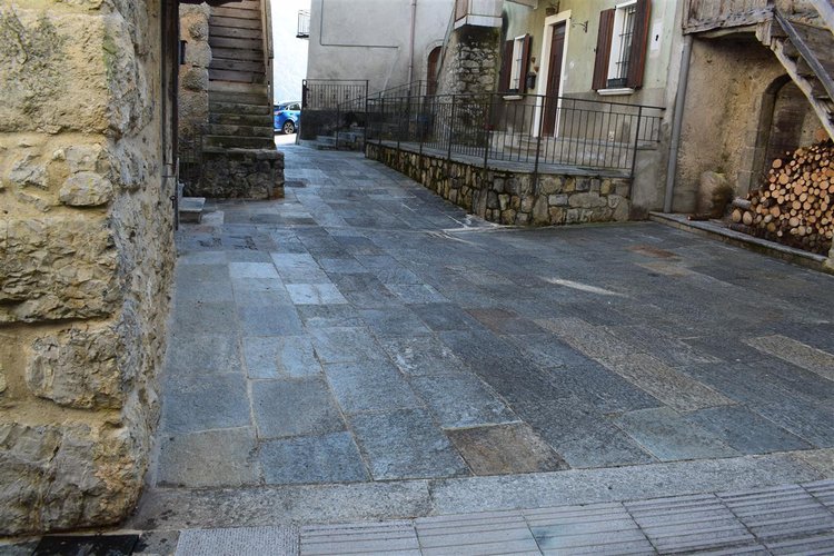 Bracca grazioso alloggio con balconata e taverna Bracca