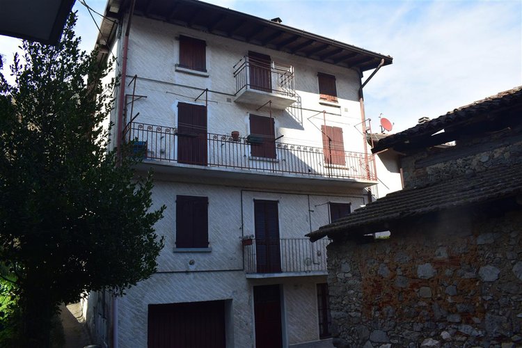Bracca grazioso alloggio con balconata e taverna Bracca