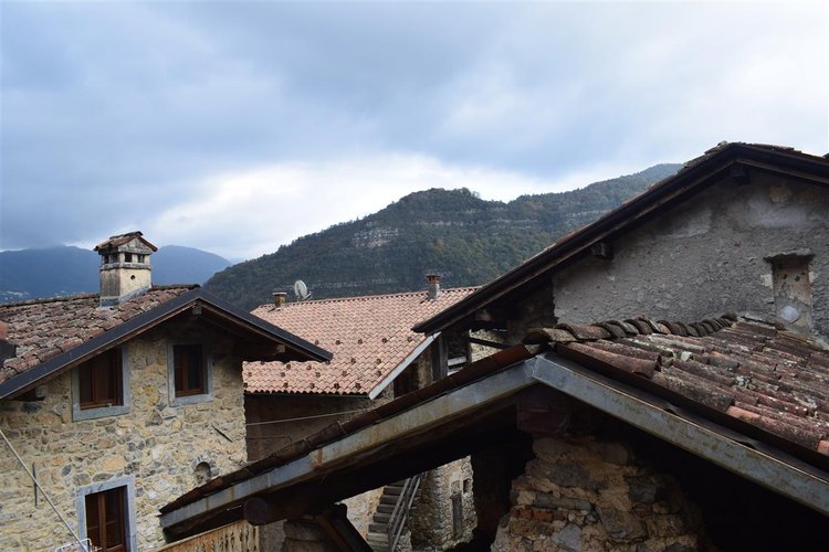 Bracca grazioso alloggio con balconata e taverna Bracca
