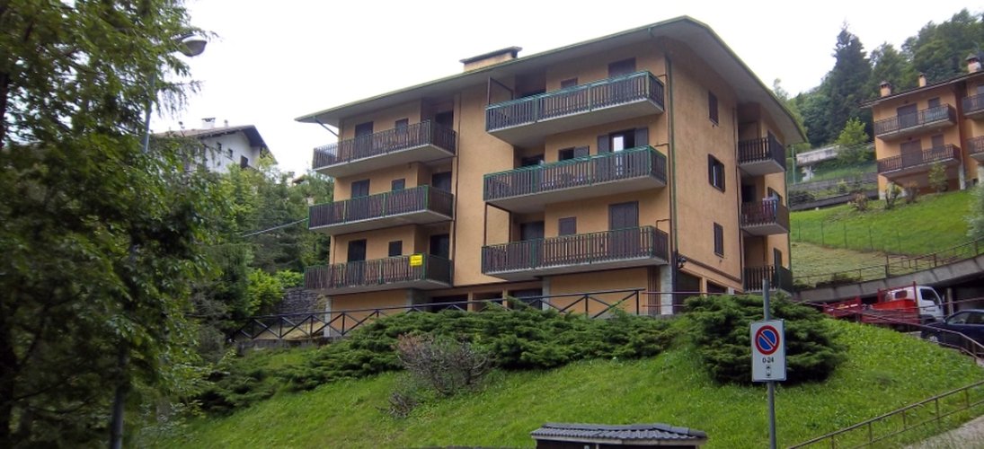 Oltre il Colle panoramico trilocale con camino e ampio box auto Oltre il Colle