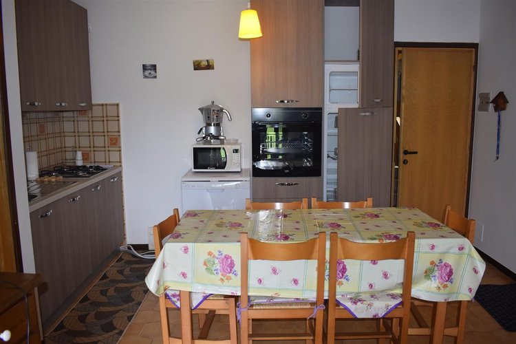 Oltre il Colle panoramico trilocale con camino e ampio box auto Oltre il Colle