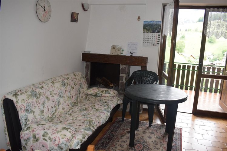 Oltre il Colle panoramico trilocale con camino e ampio box auto Oltre il Colle