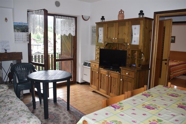 Oltre il Colle panoramico trilocale con camino e ampio box auto Oltre il Colle