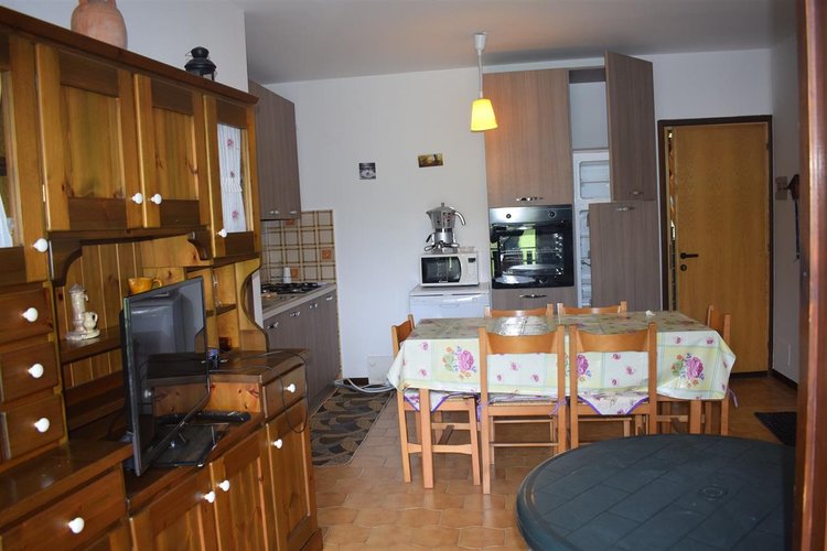 Oltre il Colle panoramico trilocale con camino e ampio box auto Oltre il Colle