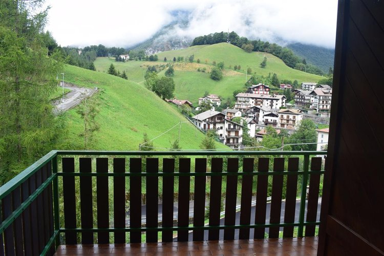 Oltre il Colle panoramico trilocale con camino e ampio box auto Oltre il Colle