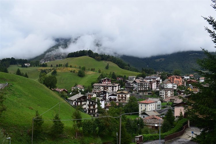 Oltre il Colle panoramico trilocale con camino e ampio box auto Oltre il Colle