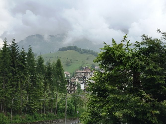 Oltre il Colle panoramico trilocale con camino e ampio box auto Oltre il Colle