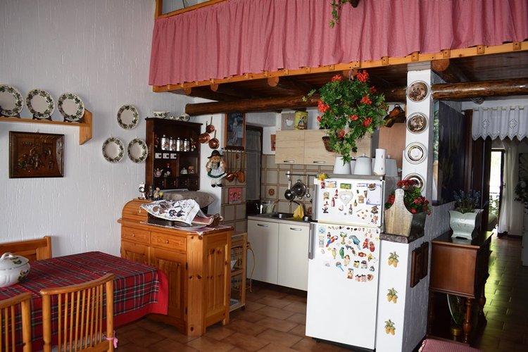 Costa Serina, vero gioiello, per amanti tranquillità ottimo trilocale arredato con terrazza e camino Costa Serina