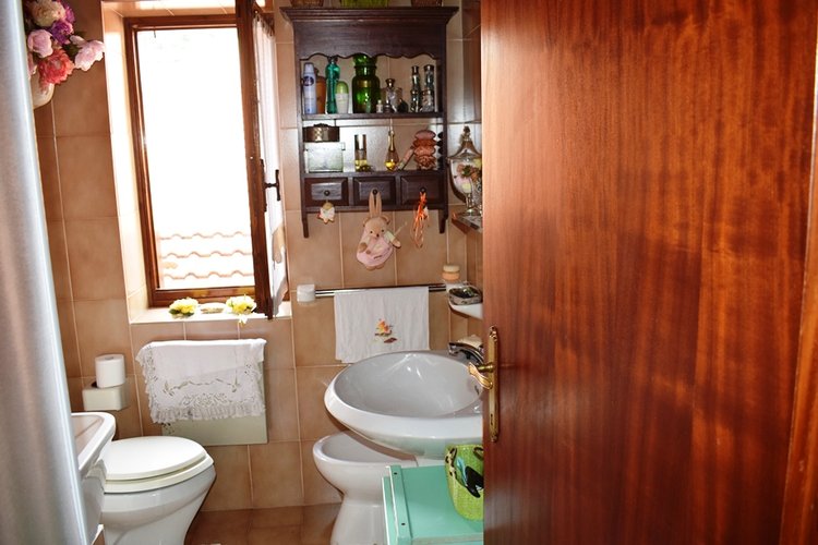 Costa Serina, vero gioiello, per amanti tranquillità ottimo trilocale arredato con terrazza e camino Costa Serina