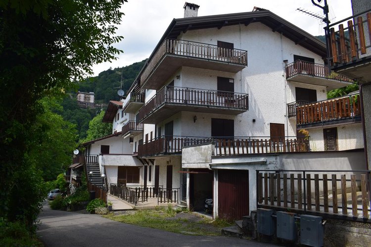 Costa Serina, vero gioiello, per amanti tranquillità ottimo trilocale arredato con terrazza e camino Costa Serina