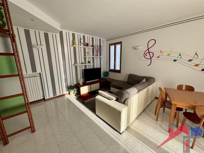 Casa singola con 2 appartamenti Monte Marenzo