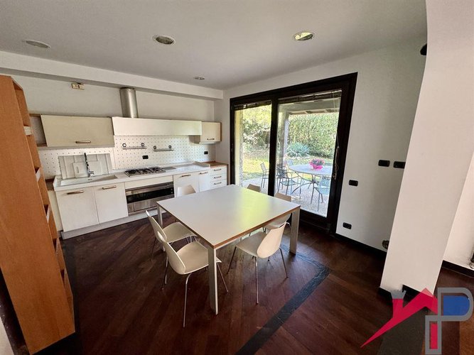 Villa singola ristrutturata con giardino privato Cisano Bergamasco