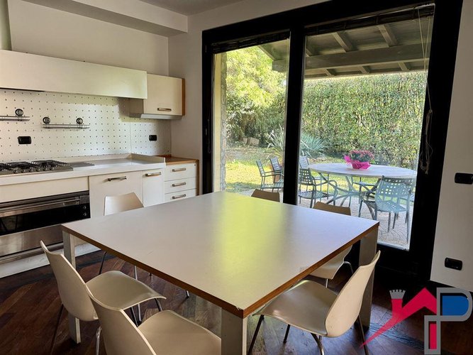 Villa singola ristrutturata con giardino privato Cisano Bergamasco