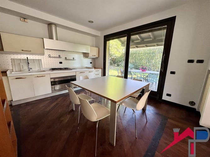 Villa singola ristrutturata con giardino privato Cisano Bergamasco