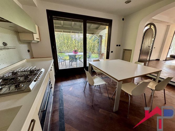 Villa singola ristrutturata con giardino privato Cisano Bergamasco