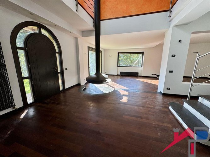 Villa singola ristrutturata con giardino privato Cisano Bergamasco