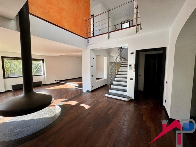 Villa singola ristrutturata con giardino privato Cisano Bergamasco