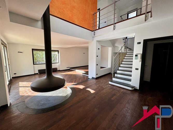 Villa singola ristrutturata con giardino privato Cisano Bergamasco