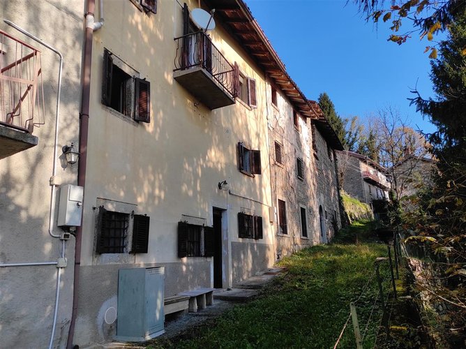 Valbrembilla in piccolo borgo, porzione di casa con giardino