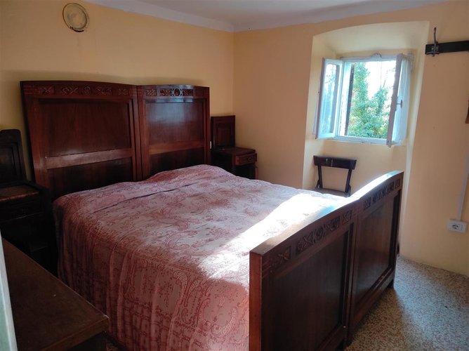 Valbrembilla in piccolo borgo, porzione di casa con giardino Val Brembilla