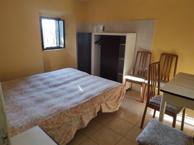 Valbrembilla in piccolo borgo, porzione di casa con giardino Val Brembilla