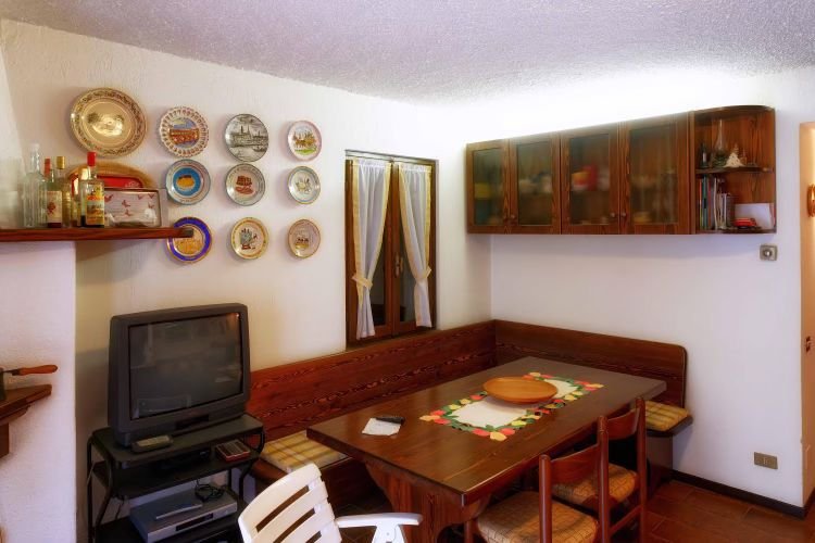 Oltre il Colle, zona esclusiva, ottimo quadrilocale balconato, giardino e box grande Oltre il Colle