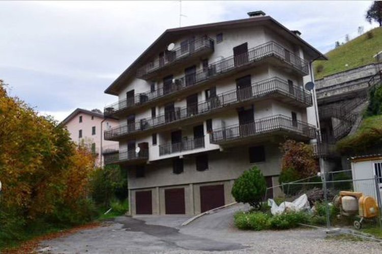 Oltre il Colle, zona esclusiva, ottimo quadrilocale balconato, giardino e box grande