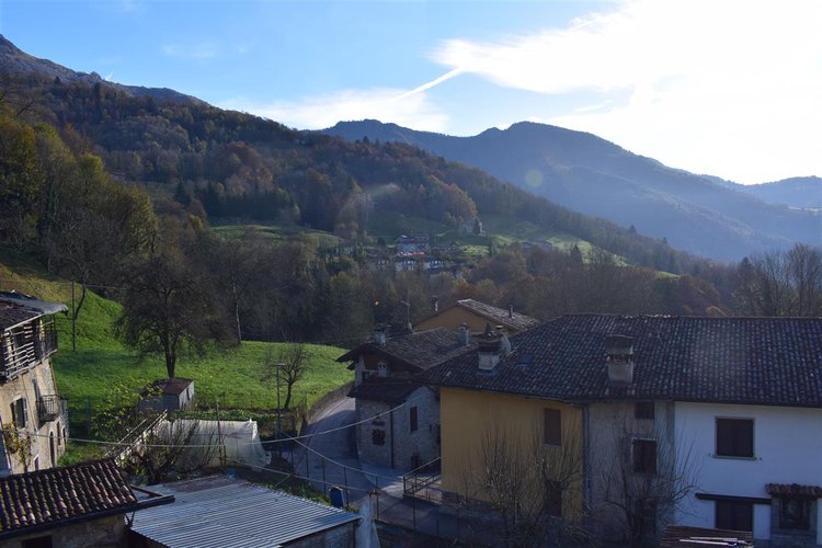 Costa Serina tipica casetta montana con corte privata Costa Serina