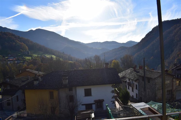 Costa Serina tipica casetta montana con corte privata Costa Serina