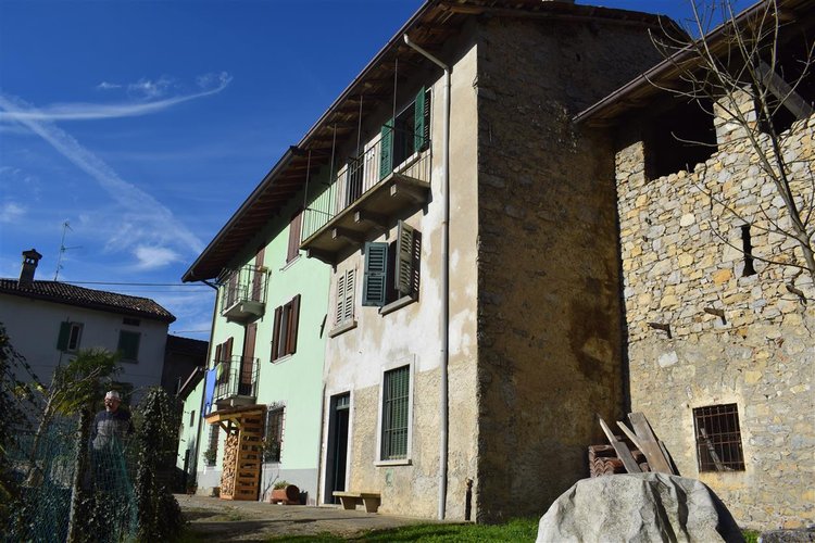 Costa Serina tipica casetta montana con corte privata Costa Serina