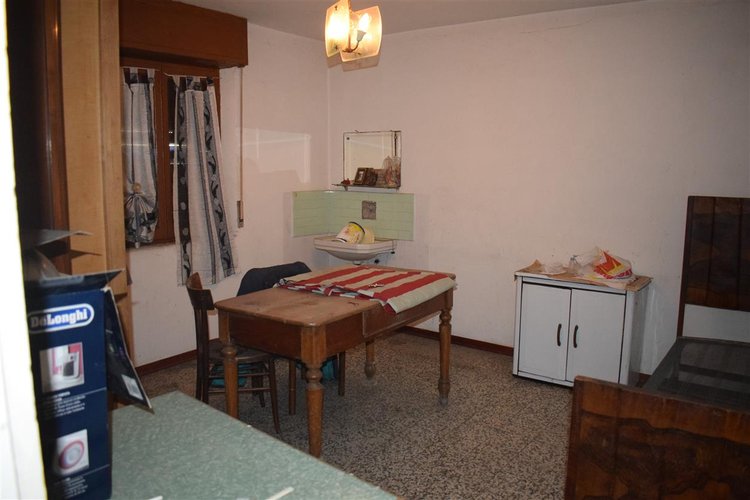 Serina vicinanze, casa d’epoca indipendente con godibilissima area pertinenziale Serina