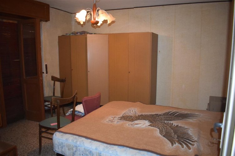 Serina vicinanze, casa d’epoca indipendente con godibilissima area pertinenziale Serina