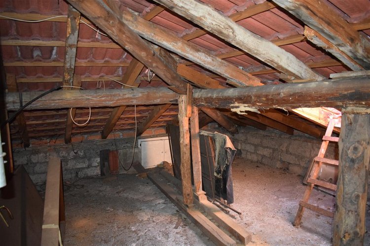 Serina vicinanze, casa d’epoca indipendente con godibilissima area pertinenziale Serina