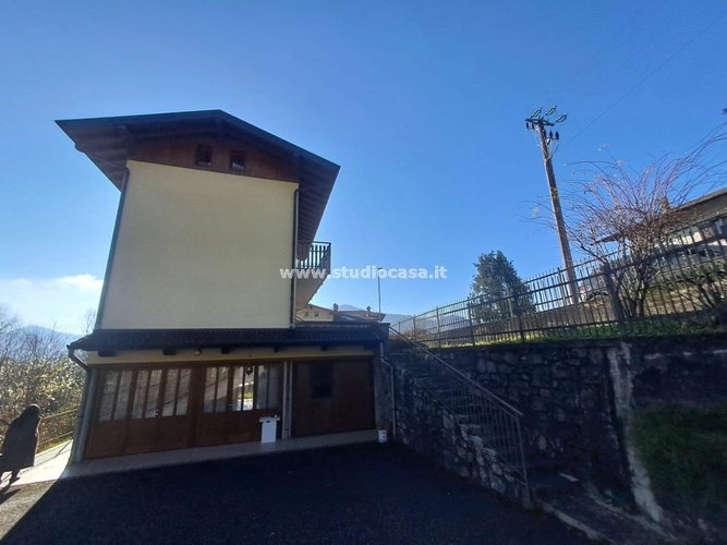 CASA INDIPENDENTE! Costa Serina