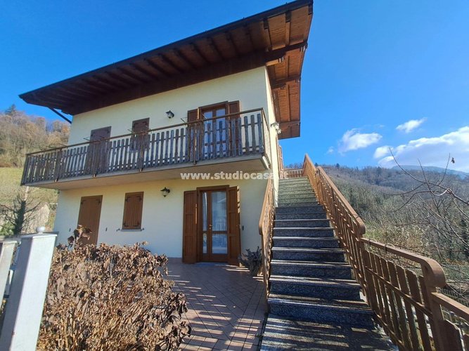 CASA INDIPENDENTE! Costa Serina