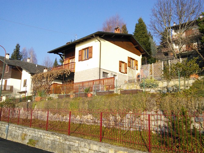 INTROVABILE VILLA SINGOLA! Costa Serina