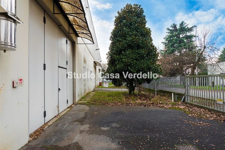 VERDELLO - IN VENDITA - CAPANNONE DI CIRCA 2.800 MQ