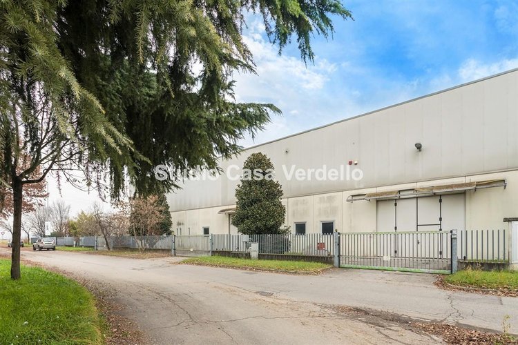 VERDELLO - IN VENDITA - CAPANNONE DI CIRCA 2.800 MQ Verdello