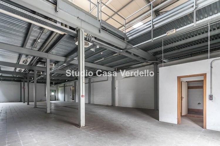 VERDELLO - IN VENDITA - CAPANNONE DI CIRCA 2.800 MQ Verdello