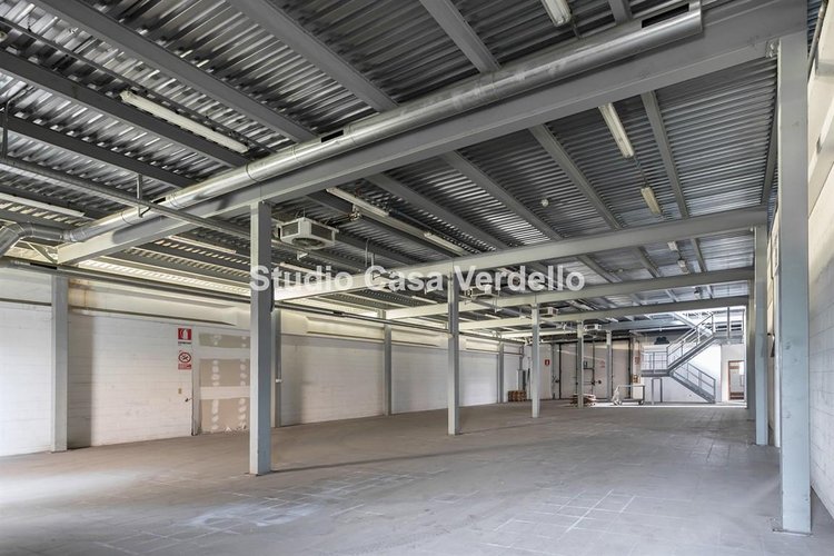 VERDELLO - IN VENDITA - CAPANNONE DI CIRCA 2.800 MQ Verdello