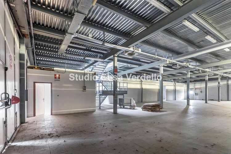 VERDELLO - IN VENDITA - CAPANNONE DI CIRCA 2.800 MQ Verdello