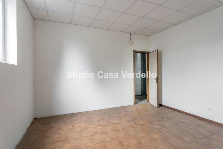 VERDELLO - IN VENDITA - CAPANNONE DI CIRCA 2.800 MQ Verdello