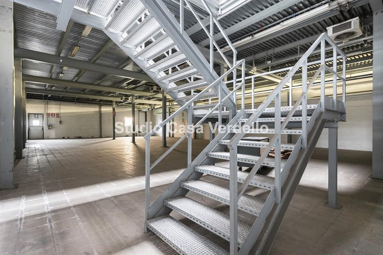 VERDELLO - IN VENDITA - CAPANNONE DI CIRCA 2.800 MQ Verdello