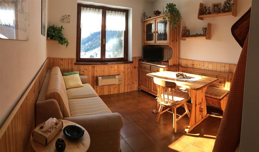 Foppolo panoramico bilocale arredato con posto auto, cantina e ski-box