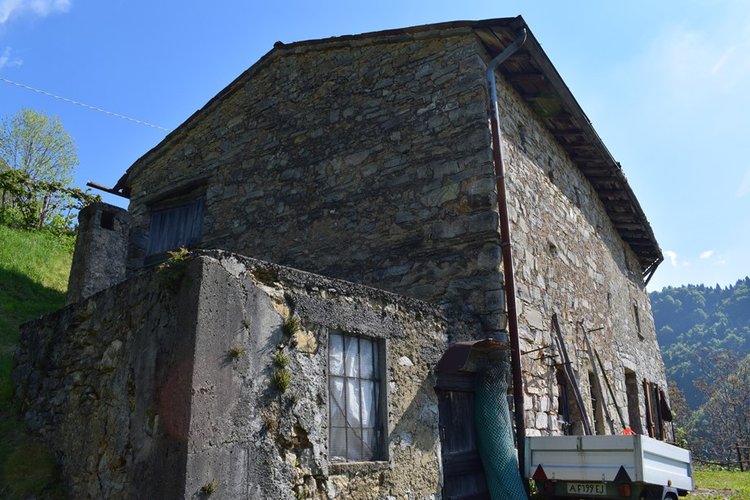 Oltre il Colle, imperdibile rustico indipendente con vasto terreno di proprietà Oltre il Colle