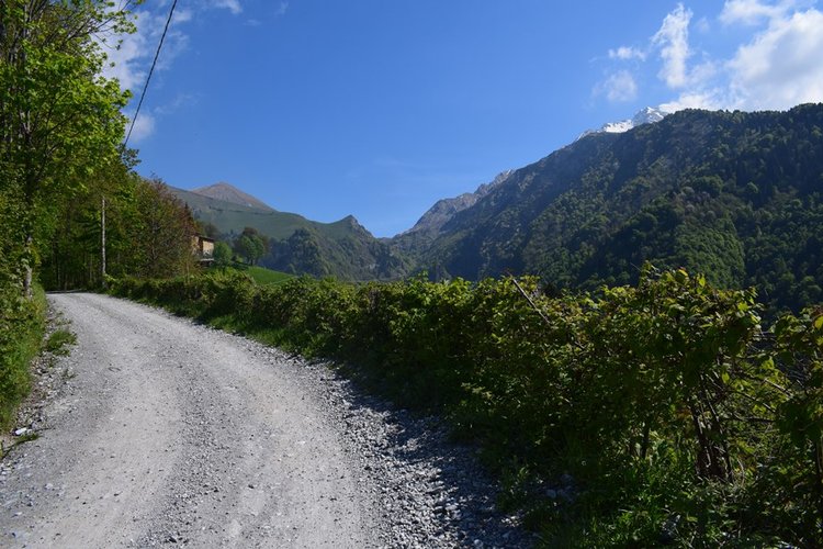 Oltre il Colle, imperdibile rustico indipendente con vasto terreno di proprietà Oltre il Colle